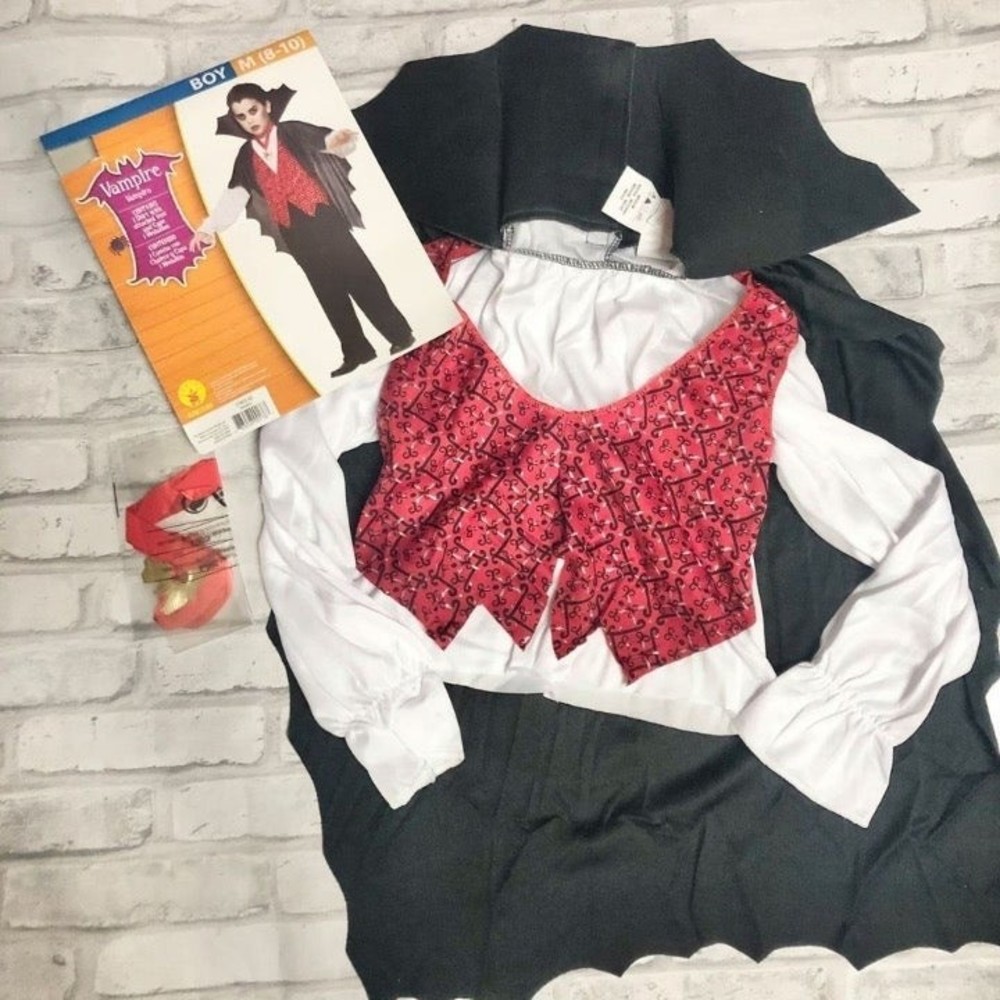 Boys size M(8-10) Vampire Child Halloween Dress Up Costume. B7